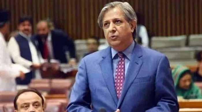 پی ٹی آئی نے ایگزیکٹو آرڈر کے ذریعے قیدیوں کی رہائی کا مطالبہ کیا ہے: وزیر قانون کا دعویٰ