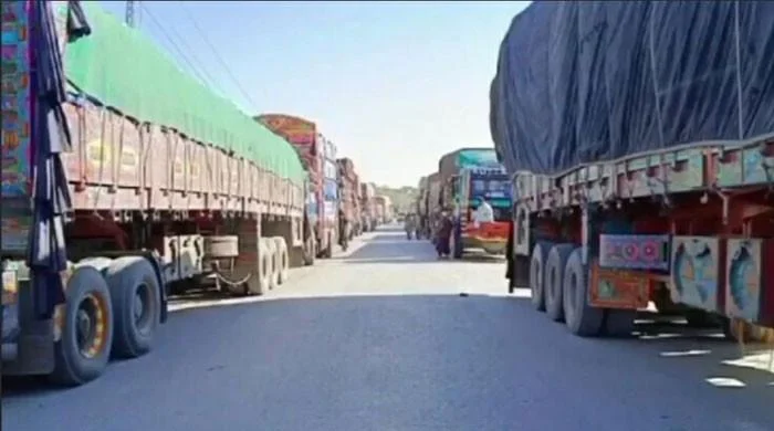 مندوری میں قبائلیوں کا دھرنا جاری، کھانے پینے کے سامان سے لدی 25 گاڑیاں بلآخر واپس روانہ