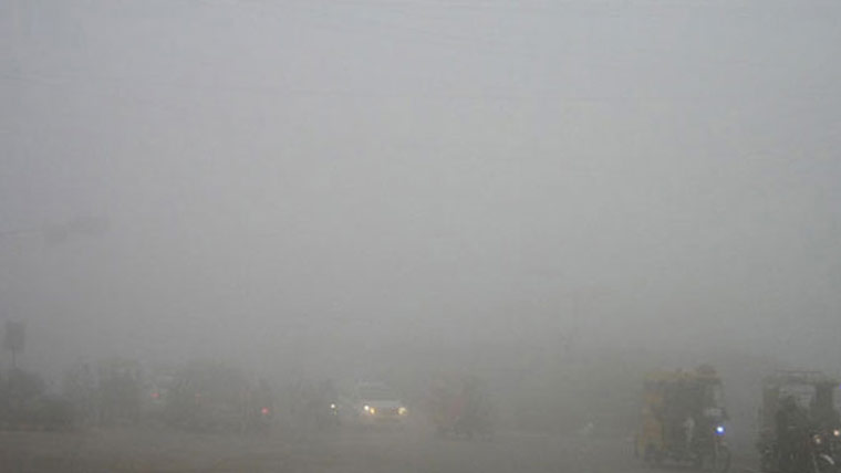 پنجاب کے میدانی علاقے شدید دھند کی لپیٹ میں، موٹر ویز متعدد مقامات سے بند