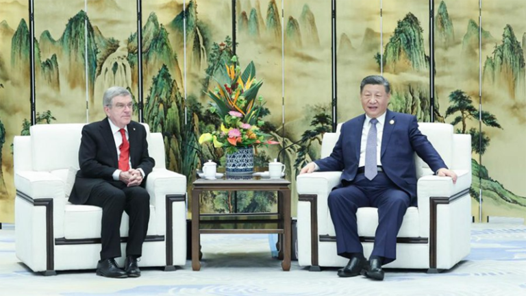 شی جن پھنگ کی بین الاقوامی اولمپک کمیٹی کے صدر باخ سے ملاقات