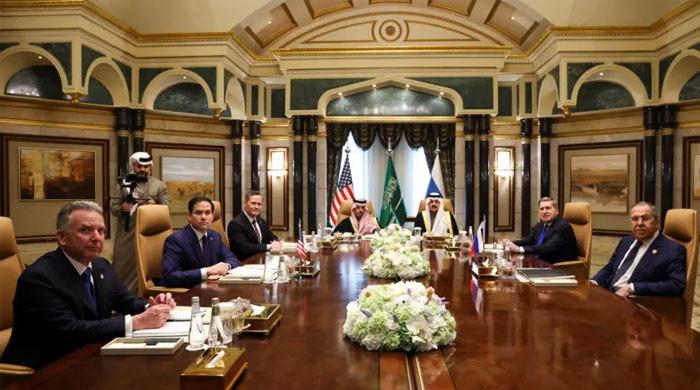 یوکرین جنگ ختم کرانے کیلئے امریکا اور روس میں بات چیت کا آغاز