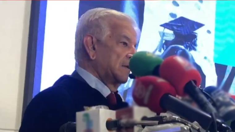 اشتہارات ڈاکٹروں کے پیشے کو زیب نہیں دیتے: خواجہ آصف کا مشورہ