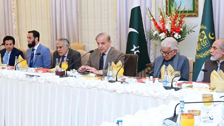 وزیراعظم سے نئے کابینہ ارکان کی ملاقات، معاشی و سیاسی صورتحال پر گفتگو