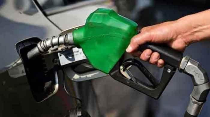 حکومت نے پیٹرولیم مصنوعات کی قیمتوں میں اضافہ کردیا