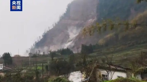 چین کے صوبہ سی چھوان کی یون لیئن کاؤنٹی میں لینڈ سلائیڈنگ سے متاثرہ علاقے میں امدادی سرگرمیاں جاری