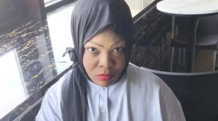 پاکستانی کی محبت میں مبتلا امریکی خاتون کو دبئی میں تحویل میں لے لیاگیا، امریکا بھیجنا مسئلہ بن گیا