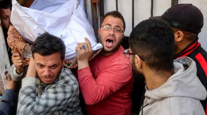 اسرائیلی فوج کا غزہ میں بے گھر فلسطینیوں کے خیموں پر ڈرون حملہ، حماس ترجمان بھی شہید