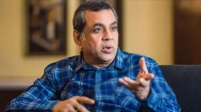 پریش راول کا اپنےگھٹنےکی چوٹ کے علاج کیلئے عجیب طریقہ اپنانےکا انکشاف