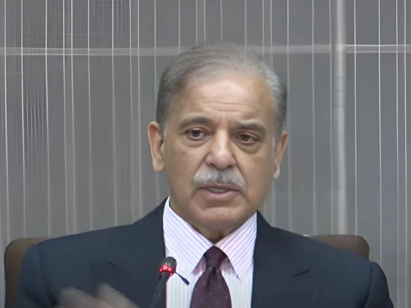 حکومت کا ایک بار پھر پیٹرولیم مصنوعات کی قیمتوں میں کمی کا فائدہ عوام کو منتقل نہ کرنے کا فیصلہ