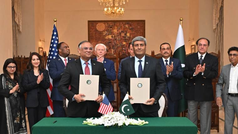 آرمی چیف سے امریکی وفد کی ملاقات، آئی ٹی کے شعبہ میں تعاون کے ایم او یوز پر دستخط