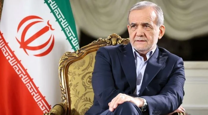 دباؤ کے آگے جھکیں گے اور نہ ہی ایٹمی تحقیقات بند کریں گے: ایرانی صدر