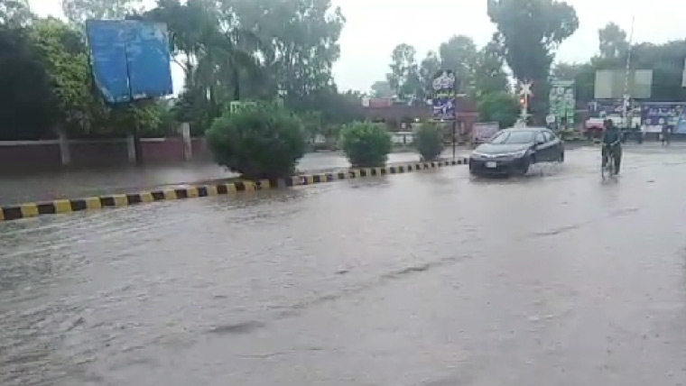 ملک بھر میں طوفانی بارشیں، نشیبی علاقے زیرآب، حادثات میں 5 افراد جاں بحق