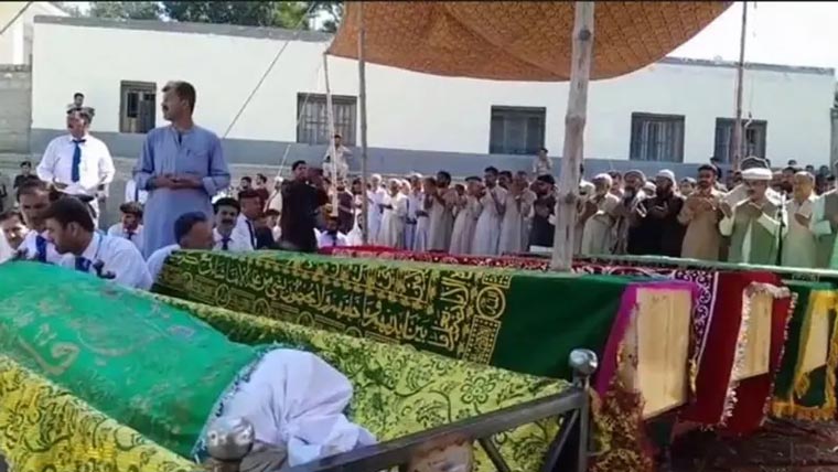 گلگت: دنیور نالے میں مٹی کا تودہ گرنے سے 13 رضا کار ملبے تلے دب گئے، 7 جاں بحق