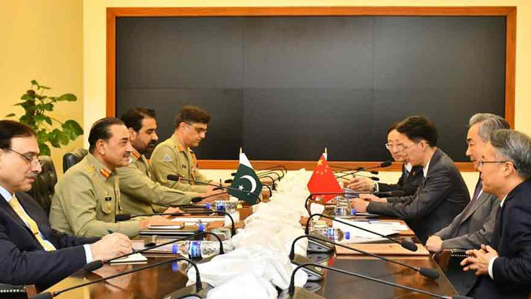 فیلڈ مارشل سے چینی وزیر خارجہ کی ملاقات، پاکستان کی خودمختاری کیلئے حمایت کا عزم
