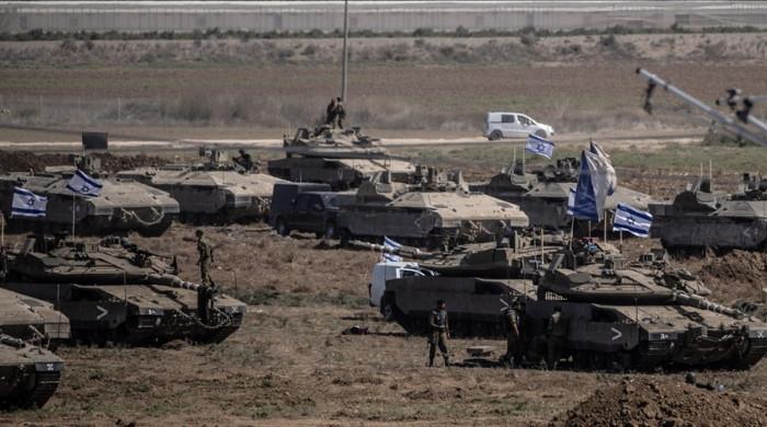 فضائی بمباری کے بعد اسرائیلی فورس غزہ میں داخل، 3 صحافیوں سمیت 60 فلسطینی شہید