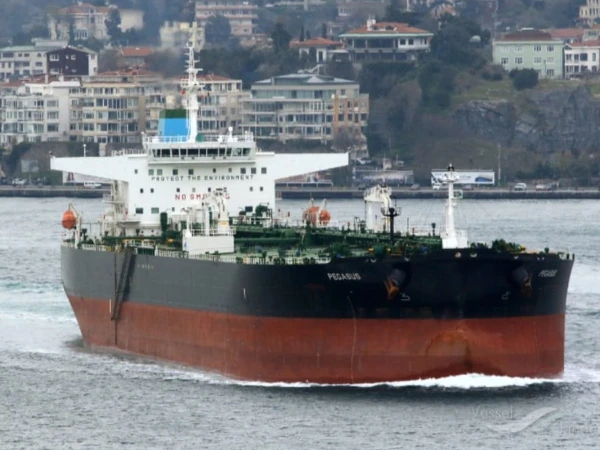 ملکی توانائی کے شعبے کا تاریخ ساز دن؛ سب سے بڑے امریکی تیل بردار جہاز کی پاکستان آمد