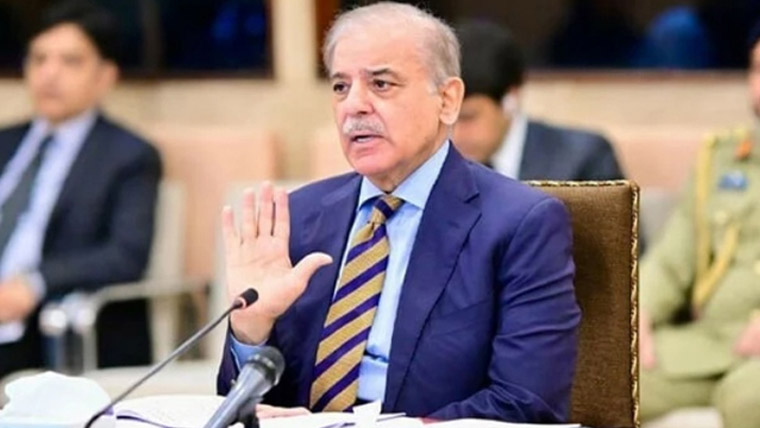 پوری قوم دہشتگردی کیخلاف جنگ میں اپنی افواج کیساتھ کھڑی ہے: وزیراعظم