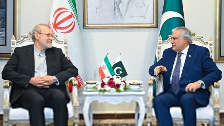 اسحاق ڈار سے ایرانی مشیر علی لاریجانی کی ملاقات، باہمی تعاون کے فروغ کا عزم