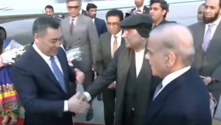 کرغزستان کے صدر اسلام آباد پہنچ گئے، صدر اور وزیراعظم نے استقبال کیا