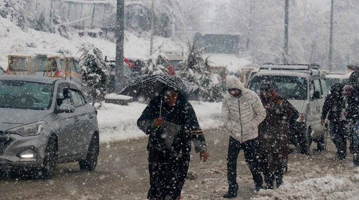 خیبرپختونخوا اور کشمیر میں بارش اور برفباری سے موسم مزید سرد