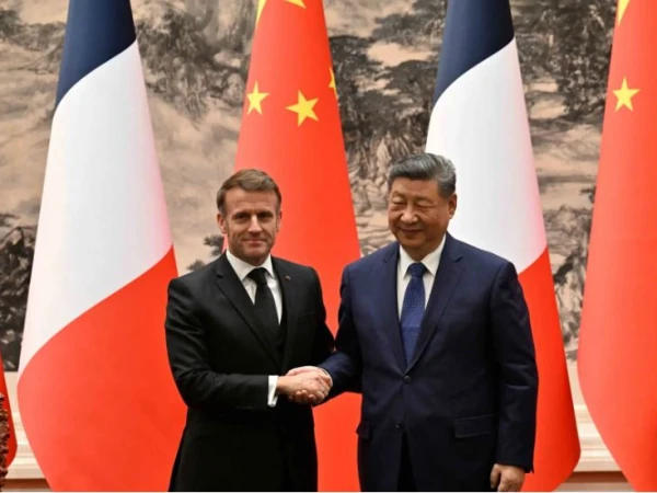 میکرون نے چینی صدر شی جن پنگ سے یوکرین جنگ ختم کرانے کی اپیل کردی