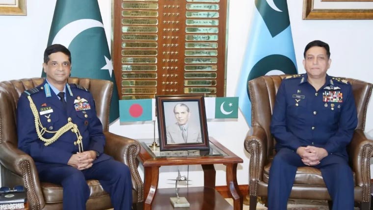 پاکستان اور بنگلہ دیش کے ایئر چیفس کی ملاقات، دفاعی تعاون مضبوط بنانے پر اتفاق