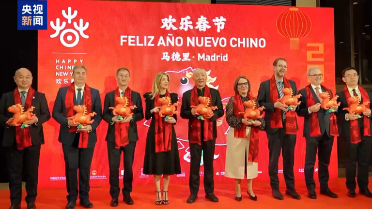 گھوڑے سے منسوب چینی نیا سال منانے کے لیے کئی ممالک میں رنگا رنگ تقریبات کا انعقاد