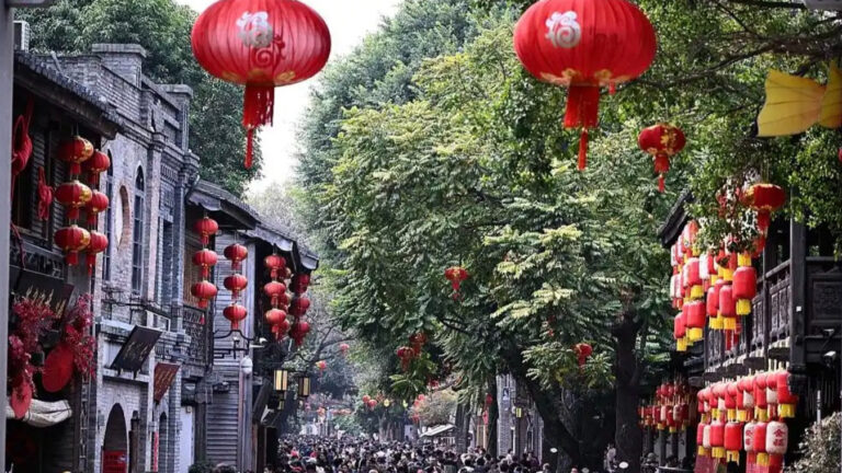 چینی نئے سال کی تعطیلات کے دوران ملک بھر میں سیاحتی ٹرپس کی کل تعداد 596 ملین رہی