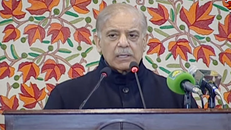 پاکستان کشمیریوں کیساتھ ہے، بھارت جس زبان میں بات کرے گا، اسی میں جواب دیں گے، وزیراعظم