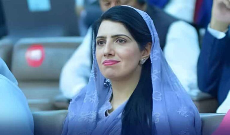 پی ٹی آئی رہنما عالیہ حمزہ لاہور سے گرفتار، نامعلوم مقام پر منتقل