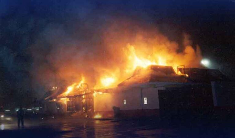 امریکی ریاست ٹیکساس میں آئل ریفائنری میں آگ لگ گئی