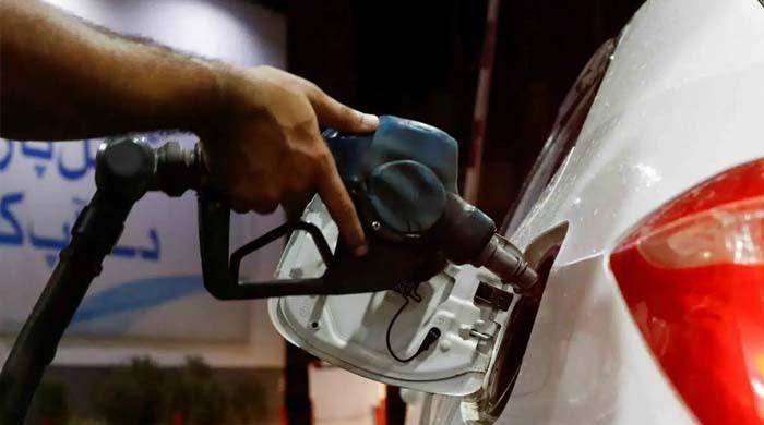 خطے کی صورتحال: وزیراعظم نے پیٹرولیم مصنوعات کی قیمتوں کے ہفتہ وار تعین کی منظوری دیدی