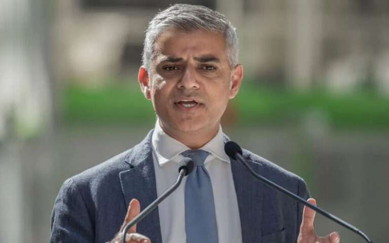 میئر لندن نے برطانوی وزیراعظم کے جنگ میں شامل نہ ہونے فیصلے کی حمایت کردی