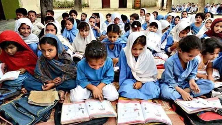 خیبر پختونخوا حکومت کا کے سرکاری سکولوں کو آؤٹ سورس کرنے کا فیصلہ