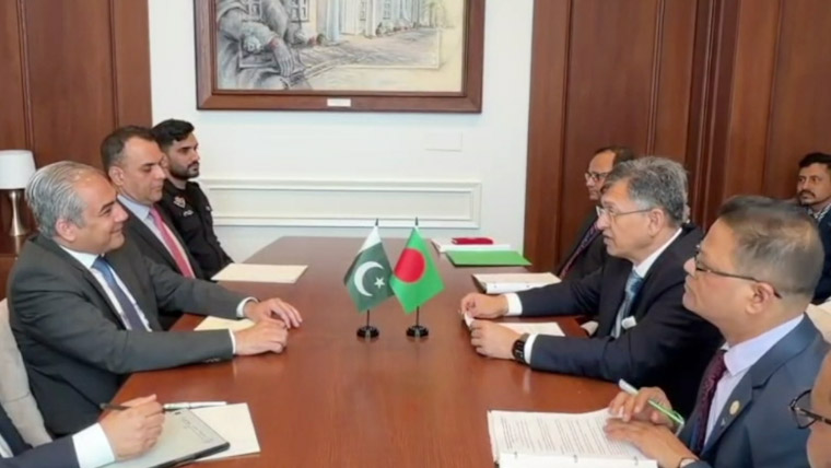 محسن نقوی کی بنگلہ دیشی ہم منصب سے ملاقات، اہم شعبوں میں تعاون بڑھانے پر اتفاق