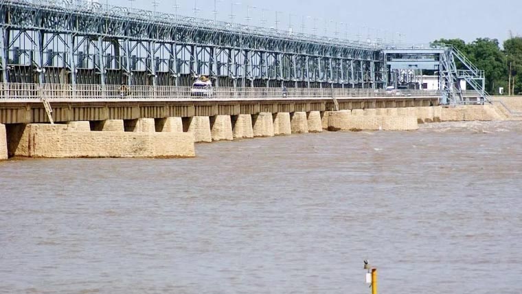 دریائے سندھ میں کالا باغ اور چشمہ کے مقام پر نچلے درجے کا سیلاب