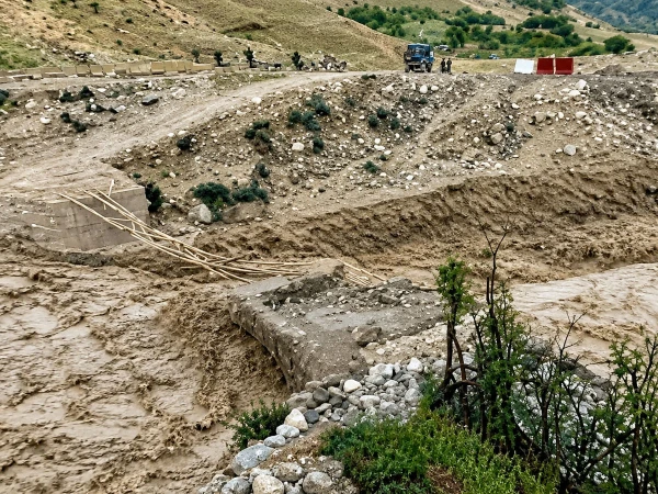 گلیشیئرز پگھلنے اور درجہ حرارت بڑھنے سے گلگت بلتستان میں سیلاب، رابطہ سڑکیں بہہ گئیں