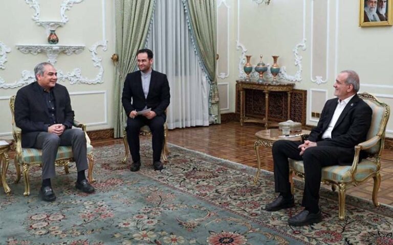 محسن نقوی کی ایران کے صدر مسعود پزشکیان سے اہم ملاقات، خطے کی صورتحال پر تبادلہ خیال