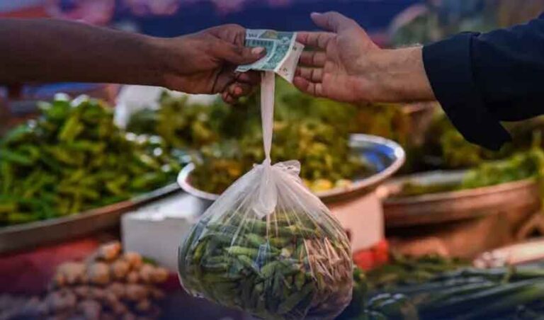 ملک میں مہنگائی ایک بار پھر ڈبل ڈیجیٹ میں پہنچ گئی