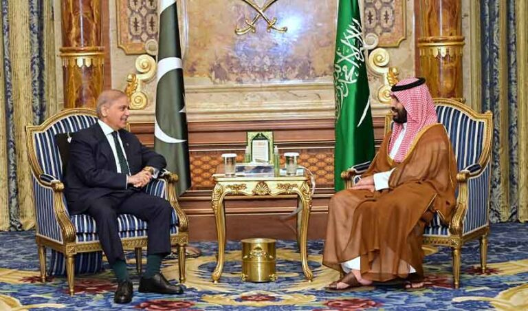پاکستان سعودی عرب کی خودمختاری اور مقدس مقامات کے تحفظ کیلئے شانہ بشانہ کھڑا ہے،وزیراعظم