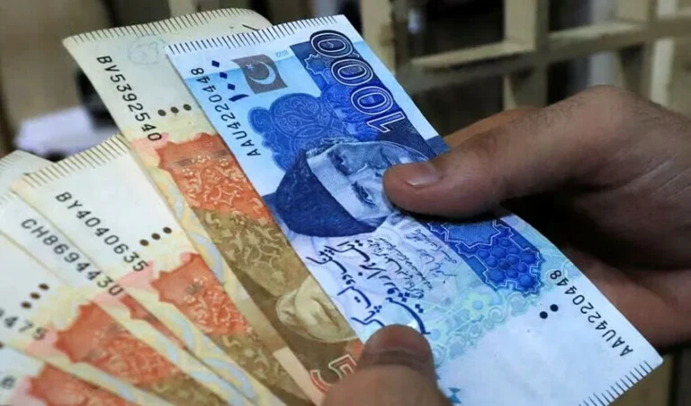 بجٹ خسارہ پورا کرنے کے لیے حکومت 7 ہزار 20 ارب روپے کا قرض لے گی