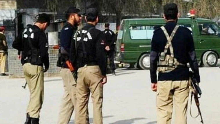 کرک میں مسلح ملزمان کی فائرنگ سے پولیس افسر گن مین سمیت شہید