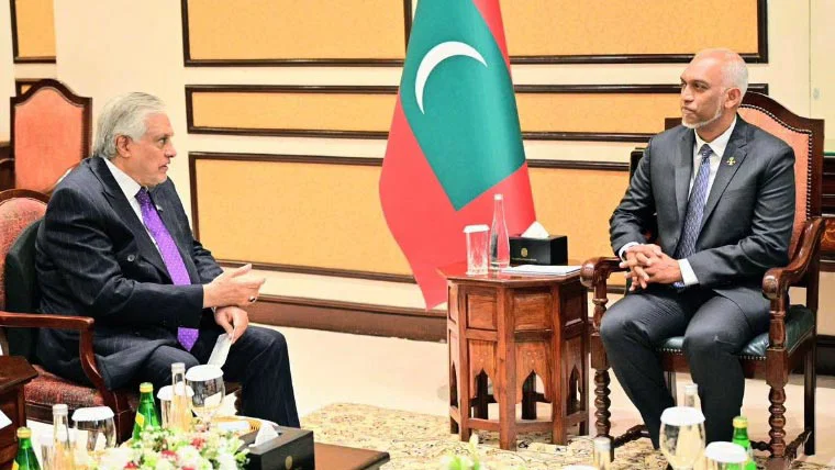 اسحاق ڈار سے صدر مالدیپ کی ملاقات، مختلف شعبوں میں تعاون بڑھانے پر اتفاق