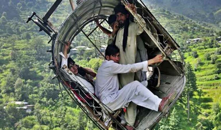 پاکستانی دستاویزی فلم ’ہینگنگ بائی اے وائر‘ آسکرز 2027 کے لیے منتخب