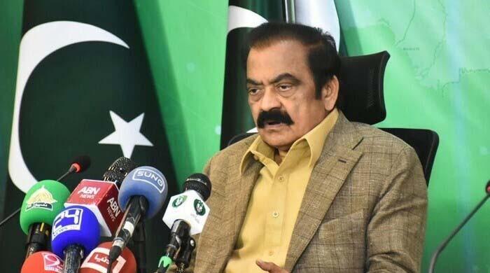 کوئی سیاسی جماعت جو خلوص کے ساتھ فورسز کے ساتھ کھڑی نہیں ہوتی وہ مائنس ہوجائےگی: رانا ثنا اللہ